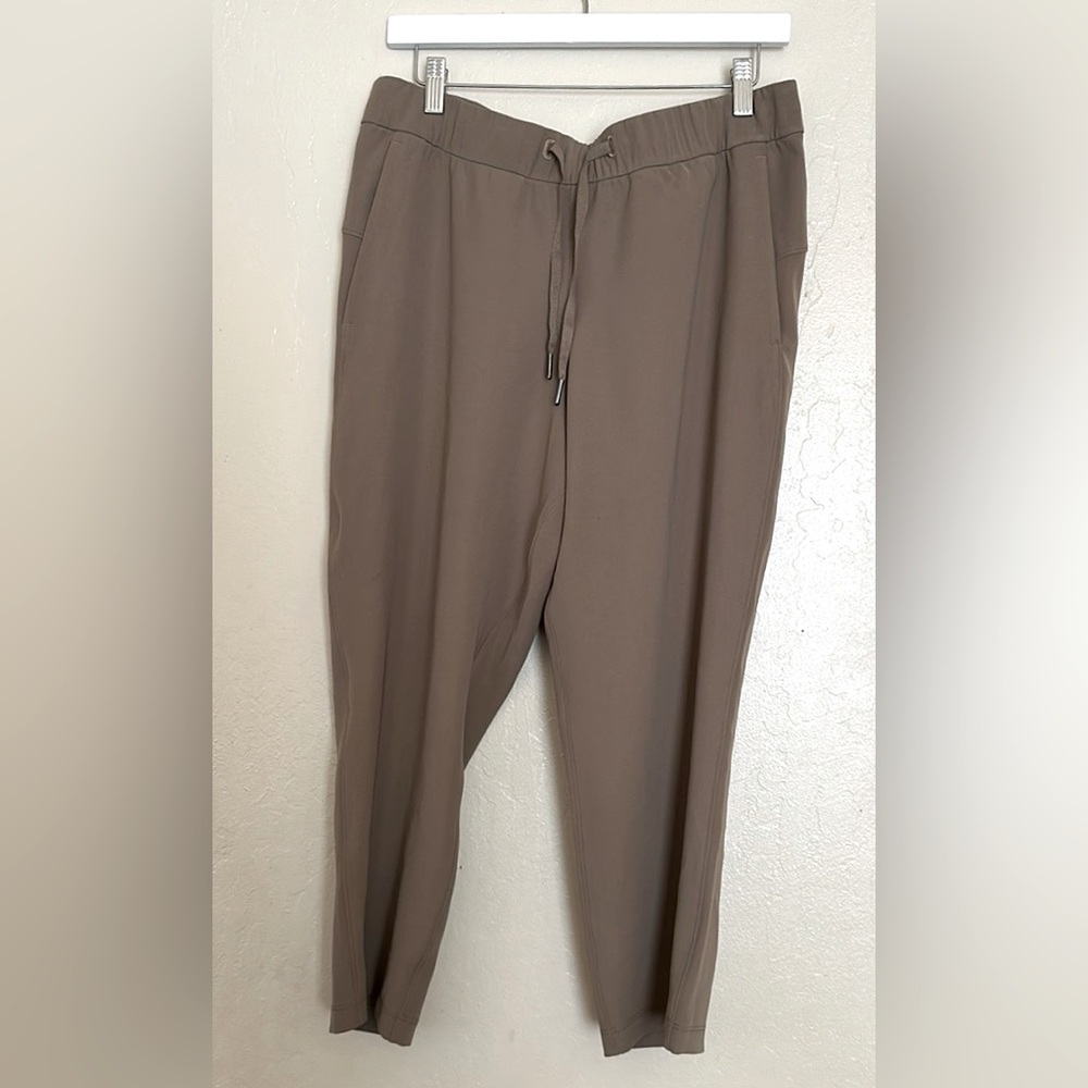 Lululemon pants, size 10 - Picture 1 of 4